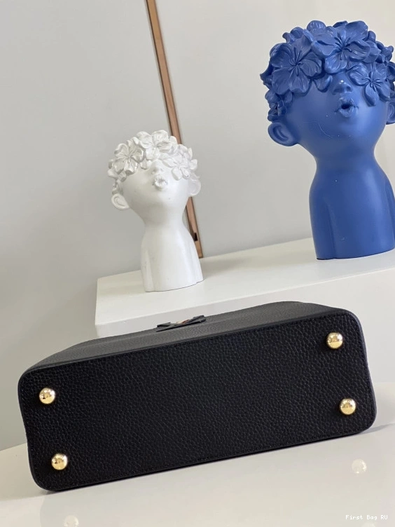 First bag LOUIS CAPUCINES VUITTON MM 0804